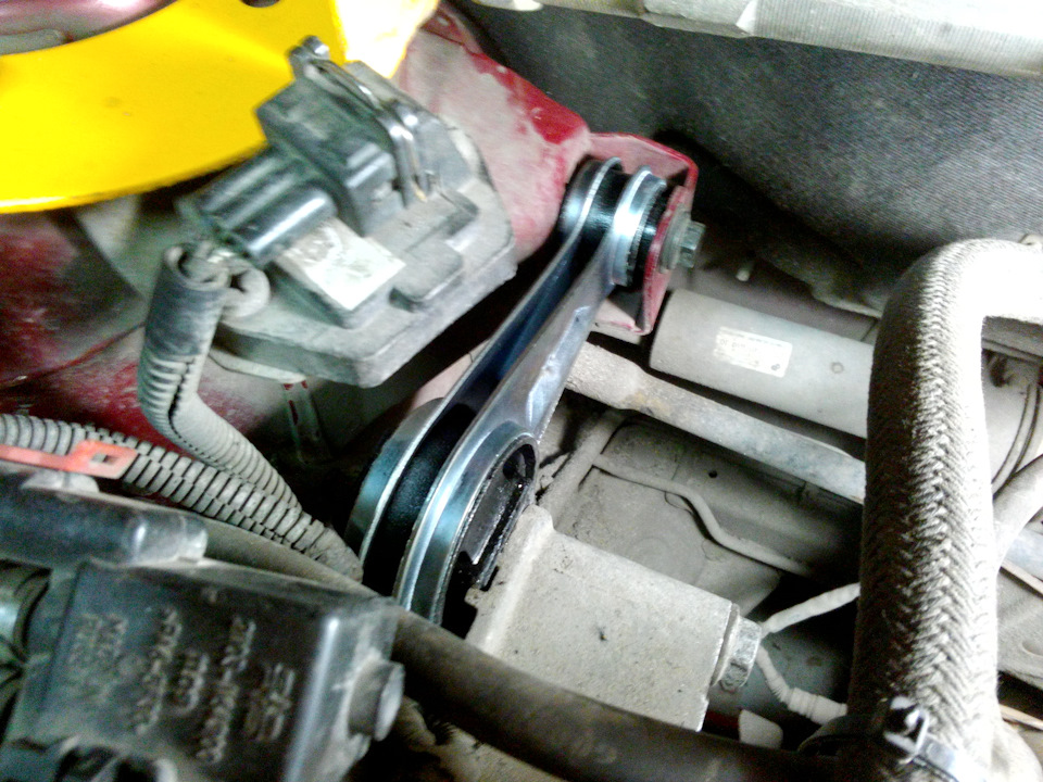 Как поменять подушки двигателя на Приоре